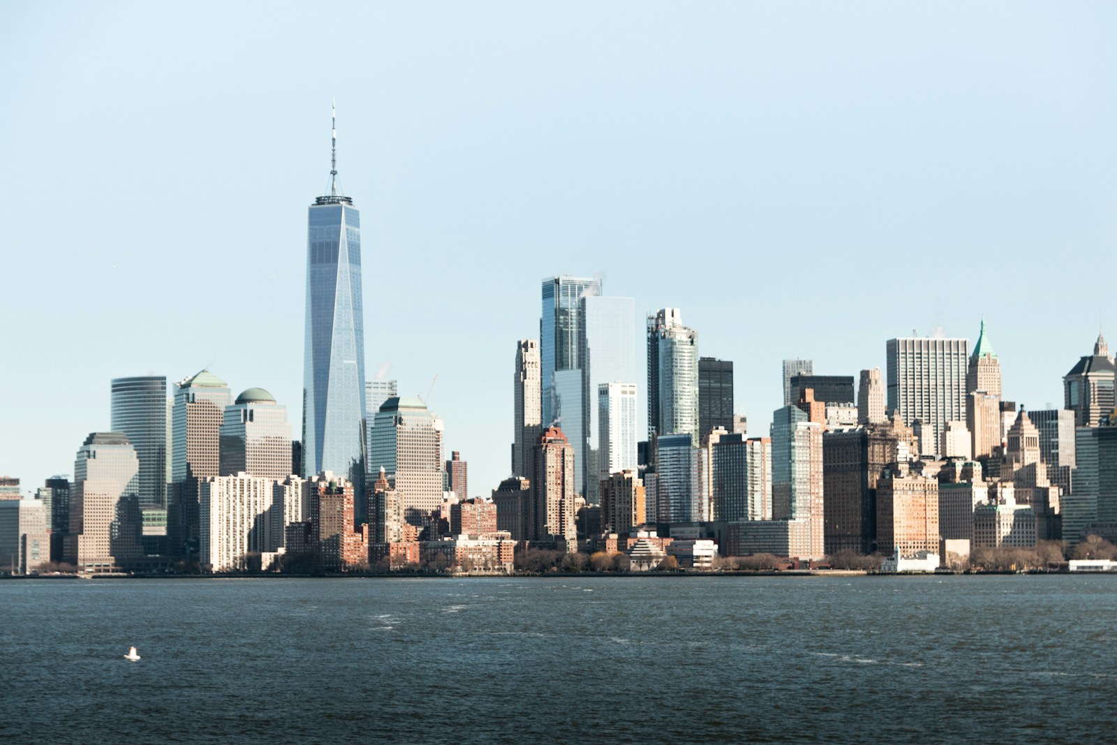 Manhattan silüeti ve New York kıyıları